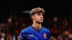 揭秘“大学生赌博”现状：网贷与线上博彩交织的青春危机。（当网贷遇上线上博彩：大学生陷入的青春危机）